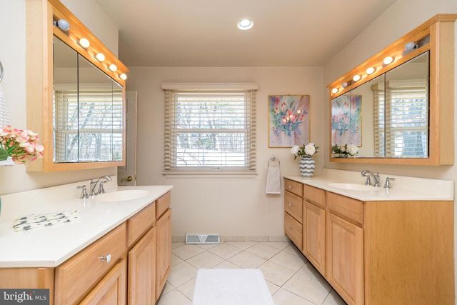 7 VERA LN, Conshohocken, PA 19428