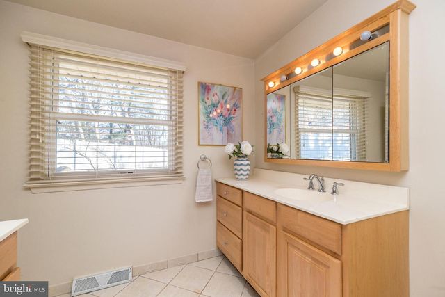 7 VERA LN, Conshohocken, PA 19428