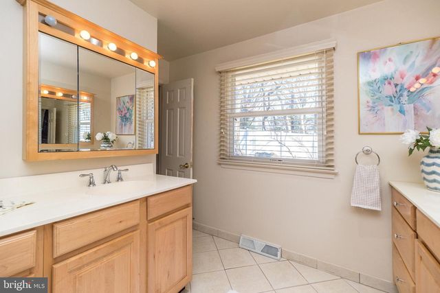 7 VERA LN, Conshohocken, PA 19428