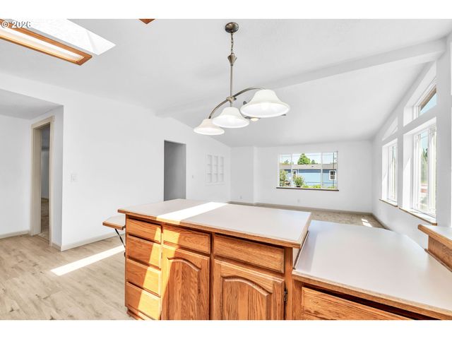 662 LOCHAVEN Ave, Springfield, OR 97477