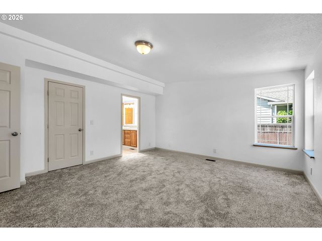 662 LOCHAVEN Ave, Springfield, OR 97477