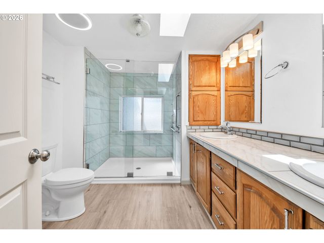 662 LOCHAVEN Ave, Springfield, OR 97477