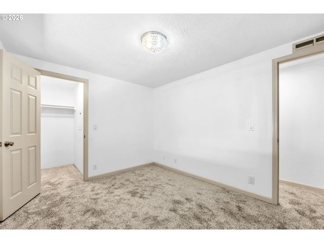 662 LOCHAVEN Ave, Springfield, OR 97477