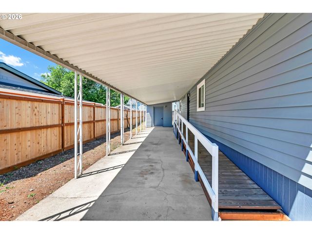 662 LOCHAVEN Ave, Springfield, OR 97477