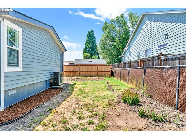 662 LOCHAVEN Ave, Springfield, OR 97477