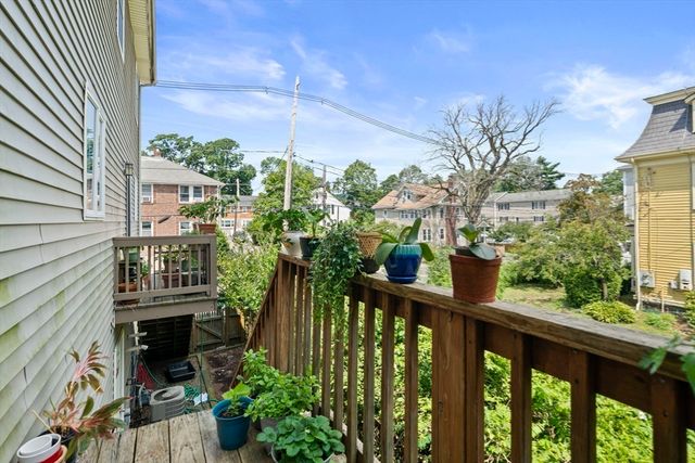 15 Bacon St 2, Waltham, MA 02451