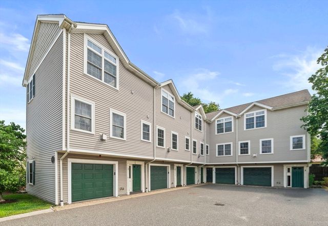 15 Bacon St 2, Waltham, MA 02451