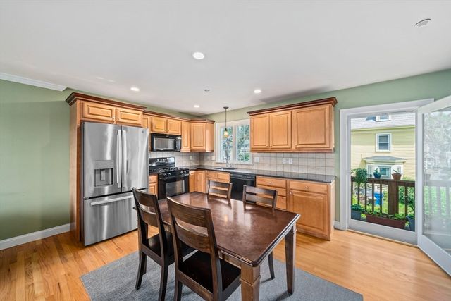 15 Bacon St 2, Waltham, MA 02451