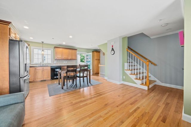 15 Bacon St 2, Waltham, MA 02451