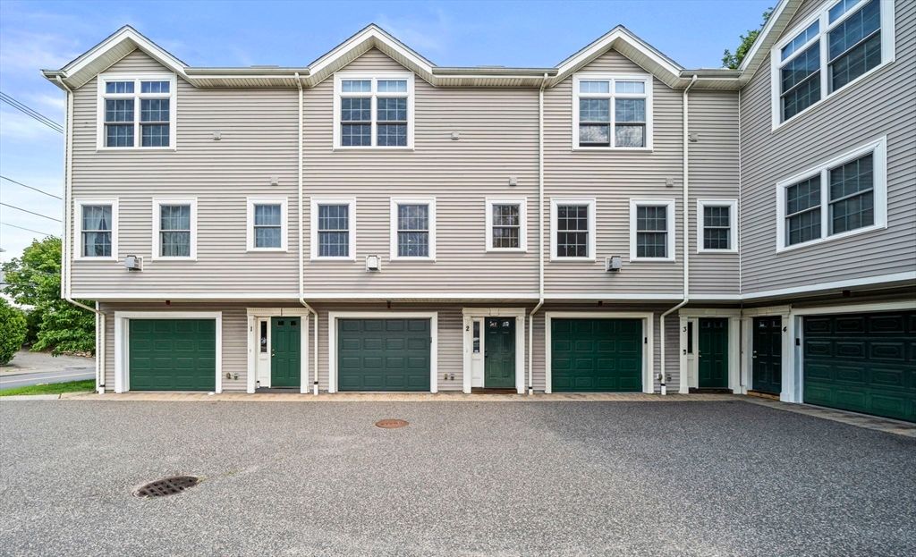 15 Bacon St 2, Waltham, MA 02451