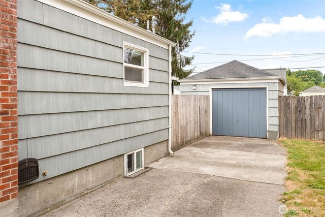 647 23rd Avenue, Longview, WA 98632