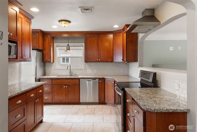 647 23rd Avenue, Longview, WA 98632
