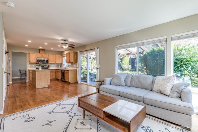 13013 SE 305th Court, Auburn, WA 98092