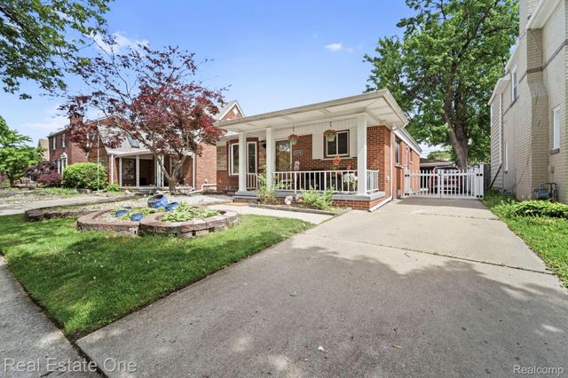 15274 Regina Avenue, Allen Park, MI 48101