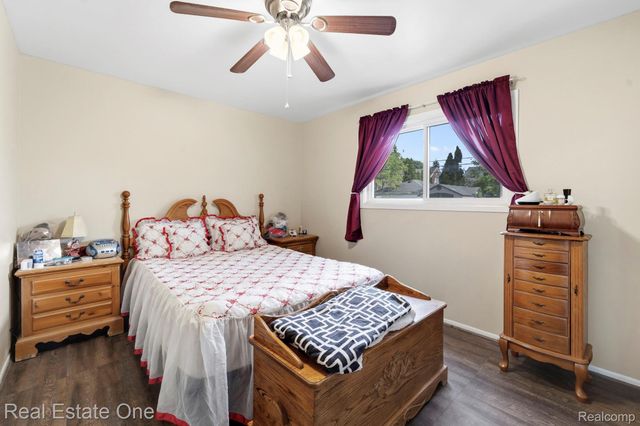 15274 Regina Avenue, Allen Park, MI 48101