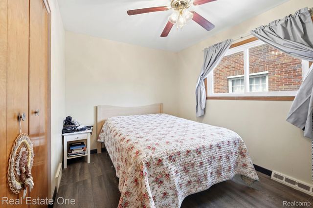 15274 Regina Avenue, Allen Park, MI 48101