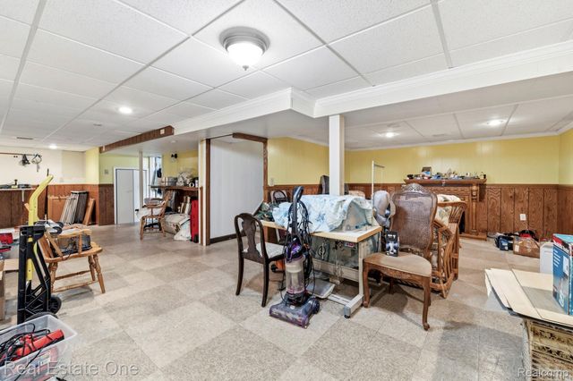 15274 Regina Avenue, Allen Park, MI 48101
