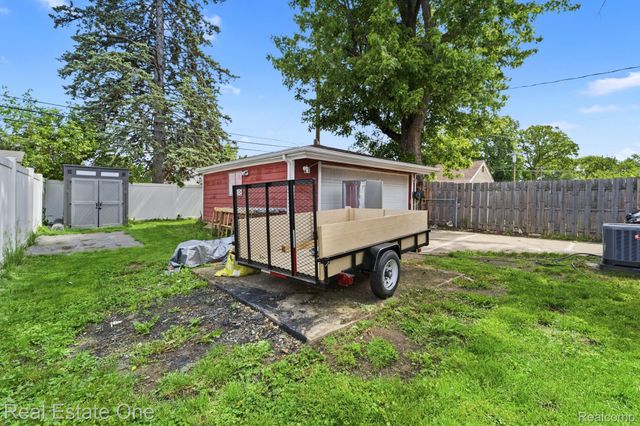 15274 Regina Avenue, Allen Park, MI 48101