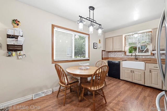 15274 Regina Avenue, Allen Park, MI 48101