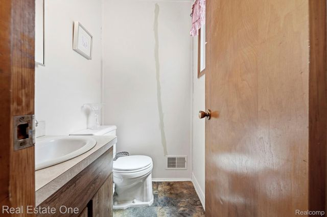 15274 Regina Avenue, Allen Park, MI 48101