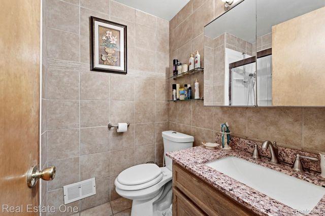15274 Regina Avenue, Allen Park, MI 48101