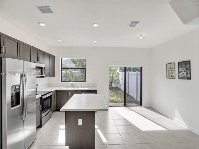 3436 W 111th Pl, Hialeah, FL 33018