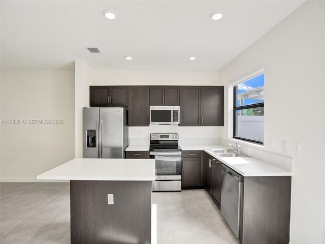 3436 W 111th Pl, Hialeah, FL 33018