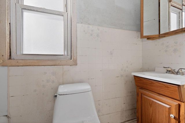 235 W South STREET, Oconomowoc, WI 53066