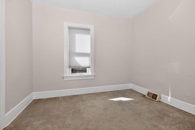 235 W South STREET, Oconomowoc, WI 53066