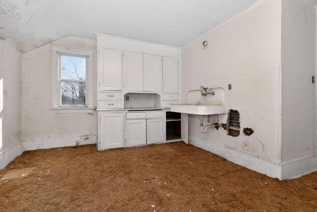 235 W South STREET, Oconomowoc, WI 53066