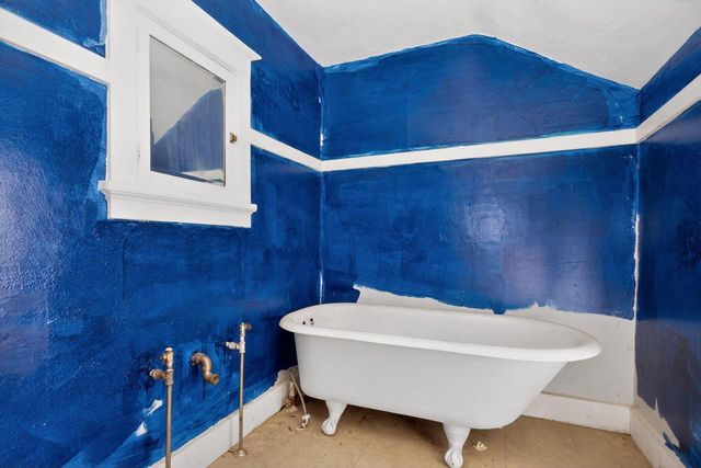 235 W South STREET, Oconomowoc, WI 53066