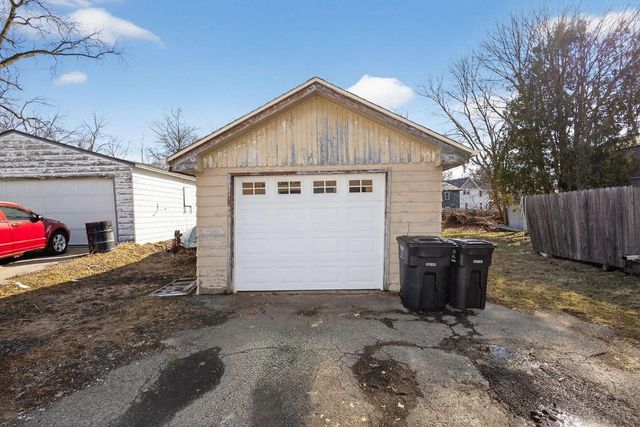 235 W South STREET, Oconomowoc, WI 53066