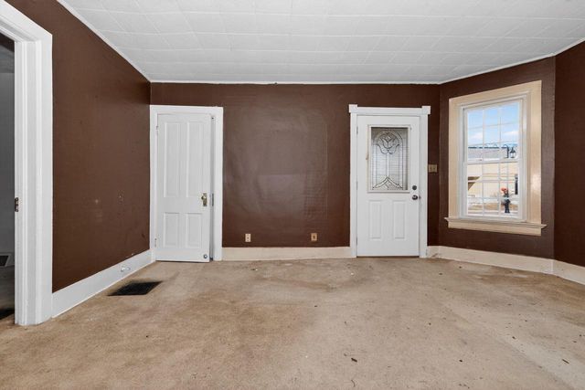 235 W South STREET, Oconomowoc, WI 53066