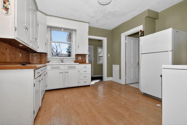 235 W South STREET, Oconomowoc, WI 53066