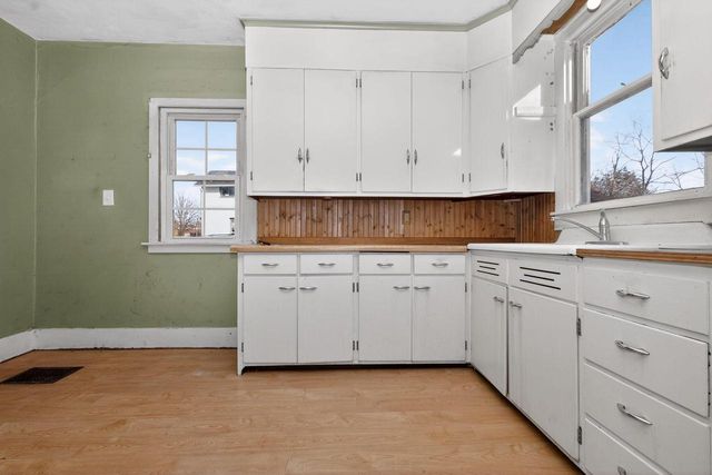 235 W South STREET, Oconomowoc, WI 53066