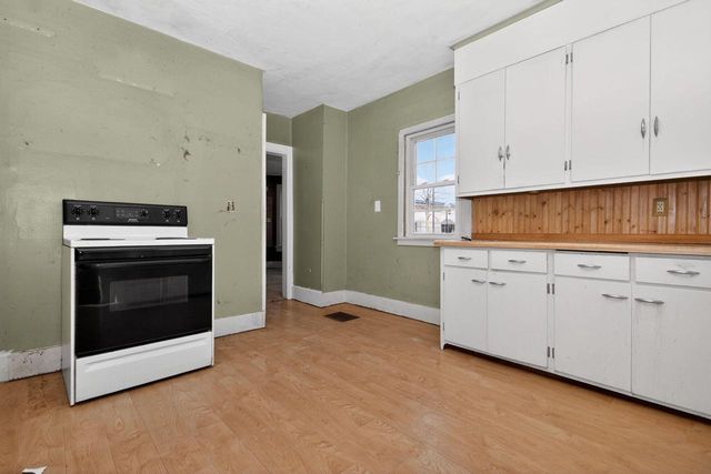 235 W South STREET, Oconomowoc, WI 53066