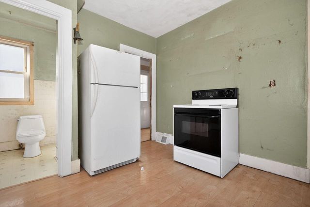 235 W South STREET, Oconomowoc, WI 53066