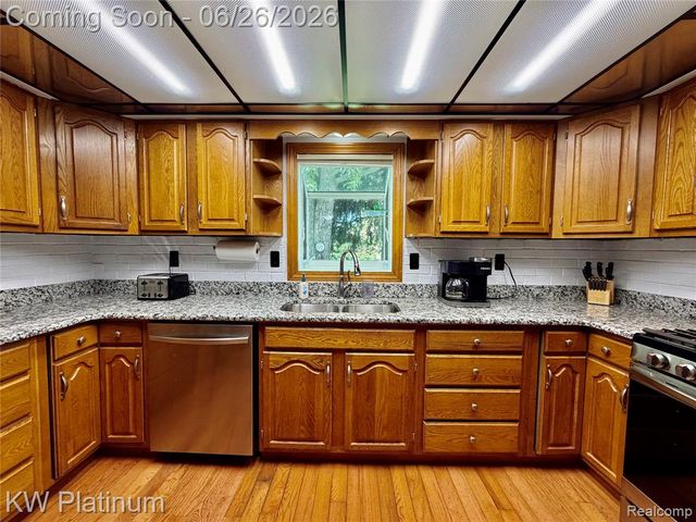 2930 W Water Street, Port Huron, MI 48060