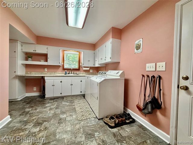 2930 W Water Street, Port Huron, MI 48060