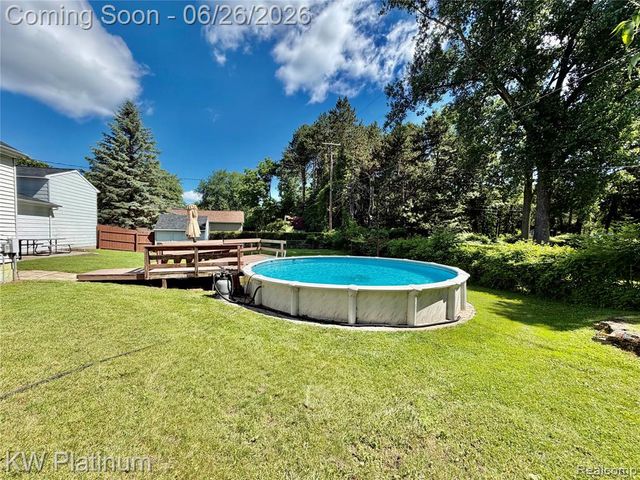 2930 W Water Street, Port Huron, MI 48060