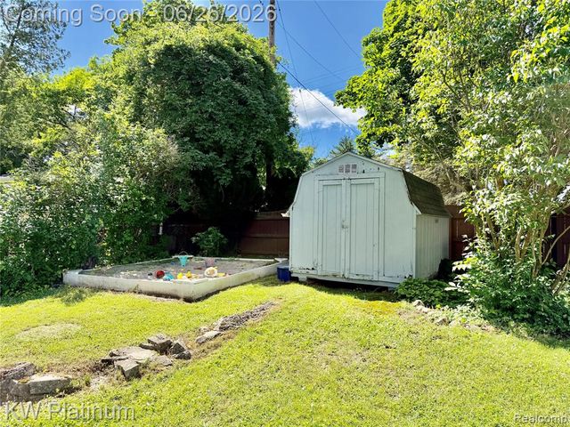 2930 W Water Street, Port Huron, MI 48060