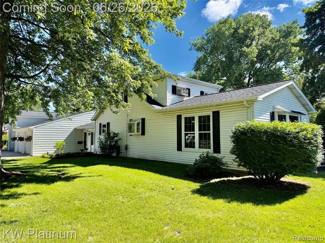 2930 W Water Street, Port Huron, MI 48060