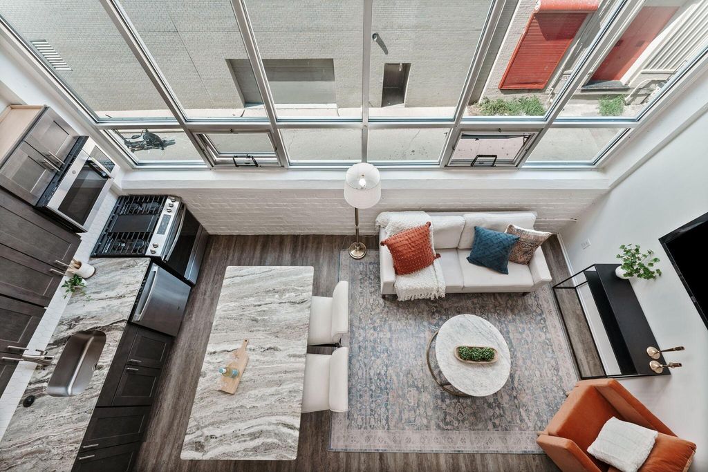60 E Spring Street, 211, Columbus, OH 43215