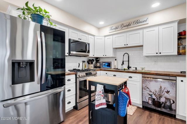 4 Michigan Drive 363, Matawan, NJ 07747