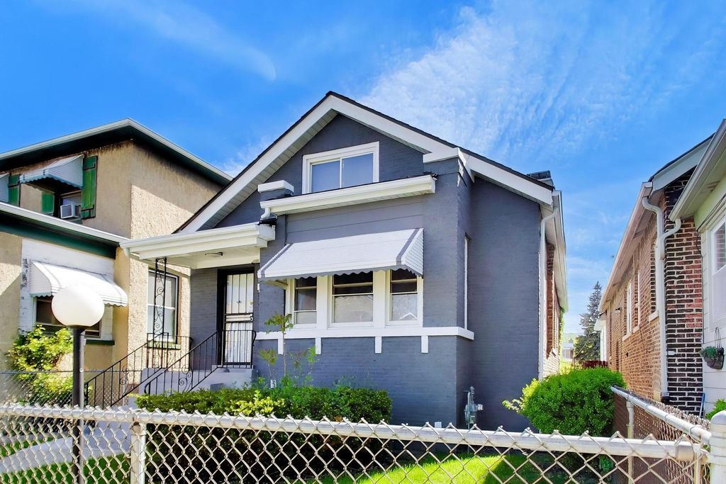 Image 2 of property listing at 9549 S Calumet Avenue, Chicago, IL 60628