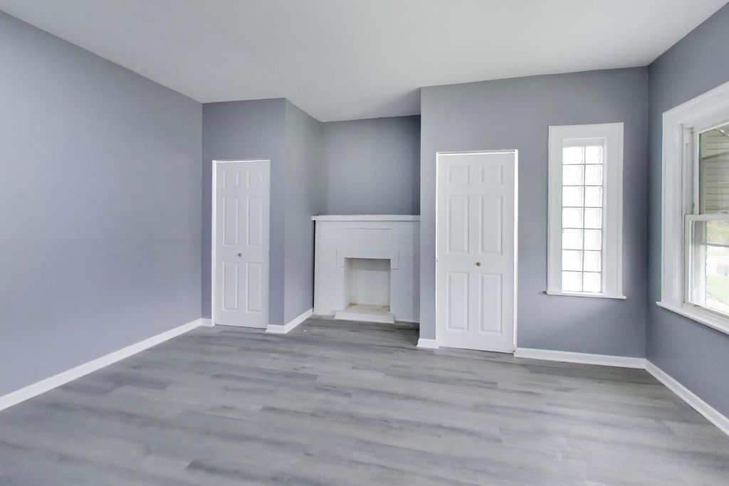Image 13 of property listing at 9549 S Calumet Avenue, Chicago, IL 60628