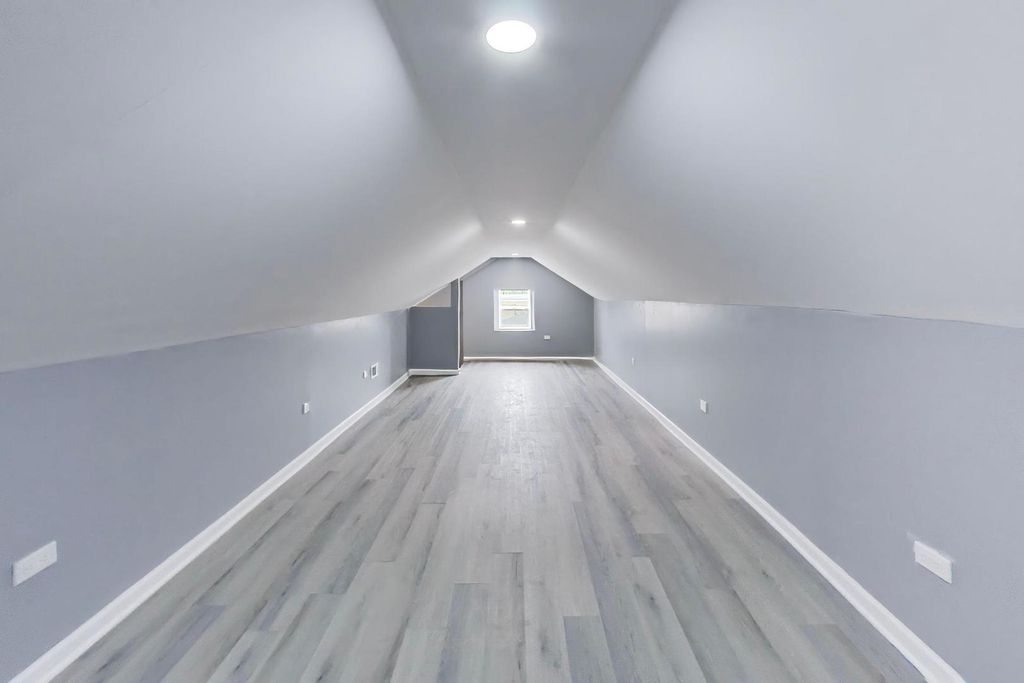 Image 19 of property listing at 9549 S Calumet Avenue, Chicago, IL 60628