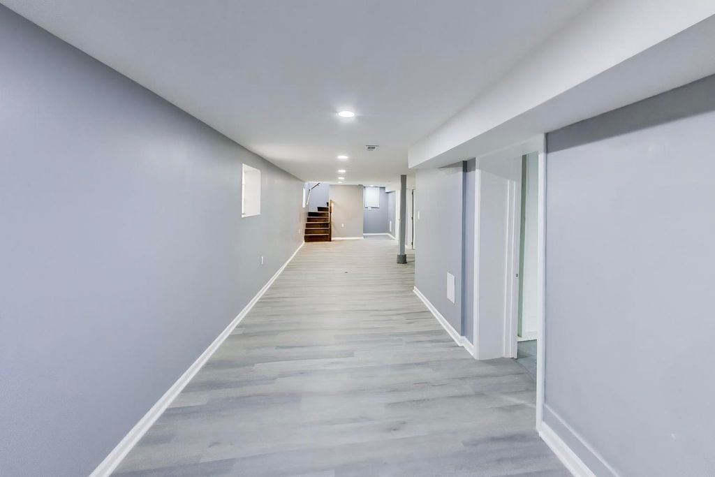 Image 23 of property listing at 9549 S Calumet Avenue, Chicago, IL 60628