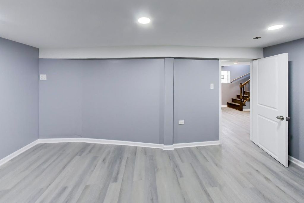Image 25 of property listing at 9549 S Calumet Avenue, Chicago, IL 60628