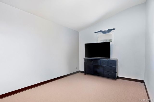 59 Homecrest Court, Oceanside, NY 11572